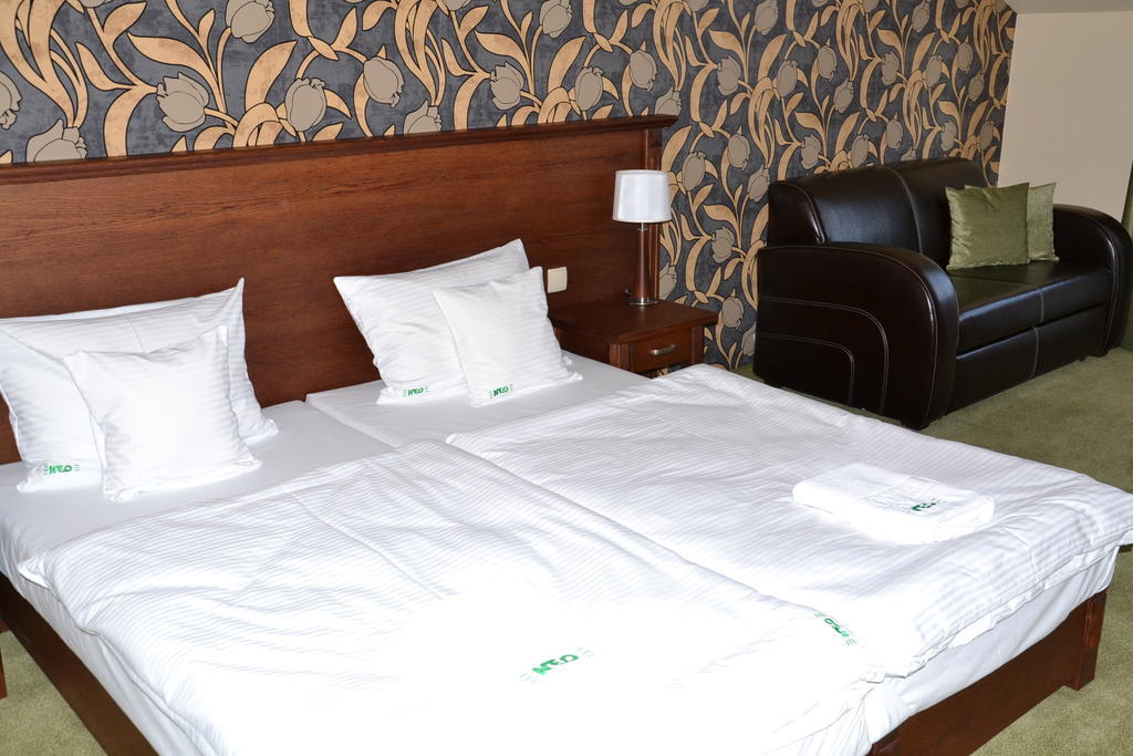 Hotel Neo Międzyrzecz Quarto foto