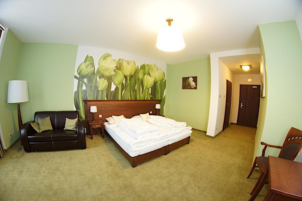 Hotel Neo Międzyrzecz Quarto foto