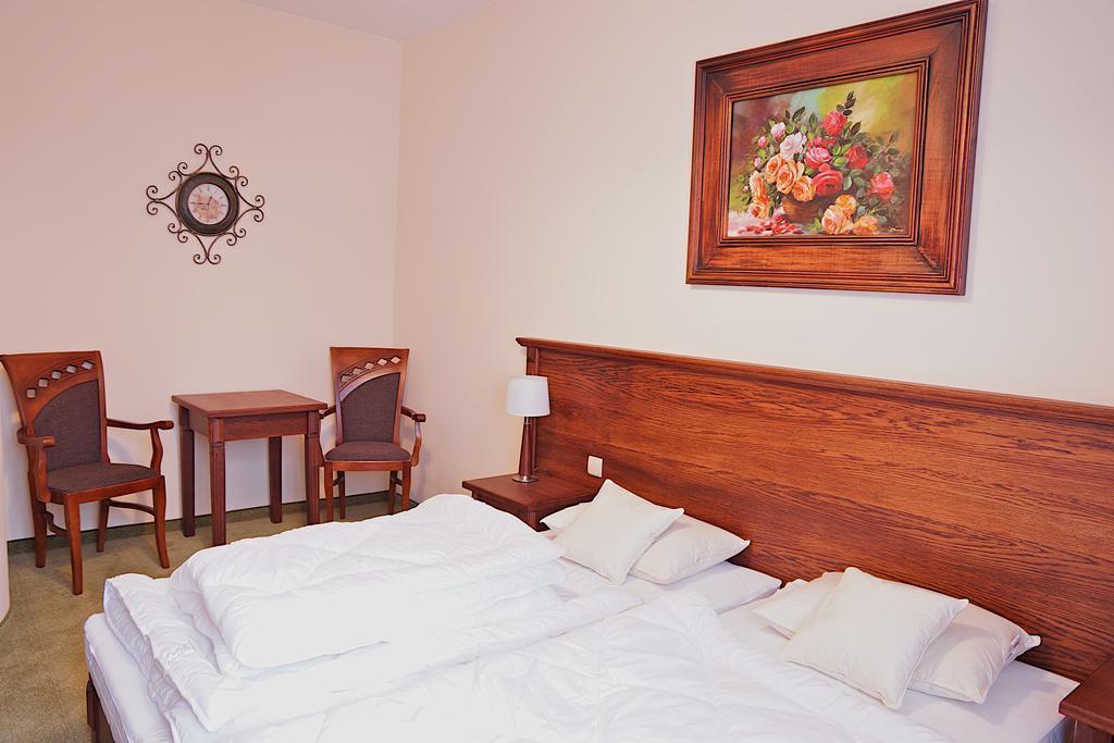 Hotel Neo Międzyrzecz Quarto foto